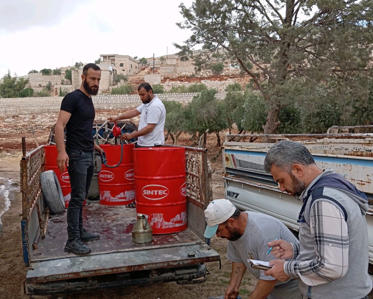 Men loading a flatbed truck