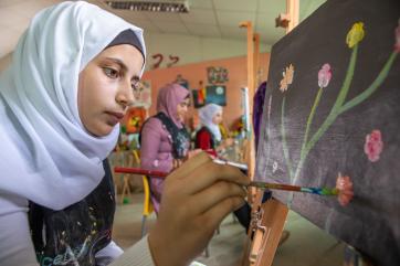 Young jordanian woman painting.