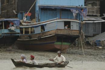 People navigate floodwaters after Cyclone Nargis in 2008. Recent flooding in Myanmar has affected at least 250,000 people. Photo: Jacqueline M. Koch for Mercy Corps