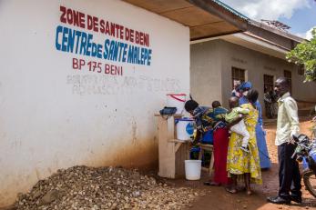 Men, women and children in line for water in drc