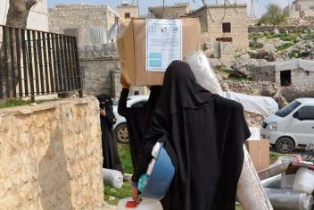 To keep newly displaced families safe and healthy, our teams in Syria are distributing hygiene and kitchen kits.