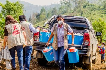 Our team in Guatemala distributed food and family hygiene kits to help prevent the spread of COVID-19 after Hurricane Eta severely damaged homes and farms in the rural Alta Verapaz in late 2020.