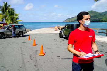 In Puerto Rico, Mercy Corps team members distributed cash vouchers to help fisherfolk cope with the economic effects of the COVID-19 pandemic.