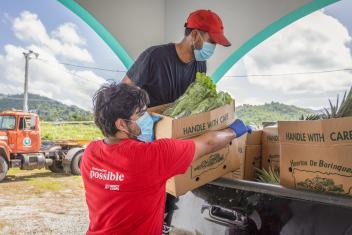 Mercy Corps partnered with a community organisation to deliver boxes of locally harvested crops to families who had lost income due to the COVID‑19 pandemic.