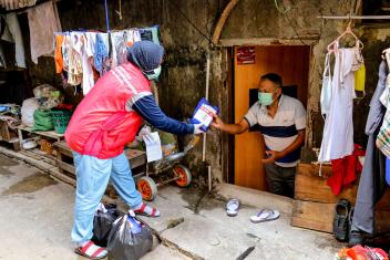 In Indonesia, Mercy Corps installed handwashing stations, distributed masks and spearheaded an information campaign on how to prevent the spread of the virus.