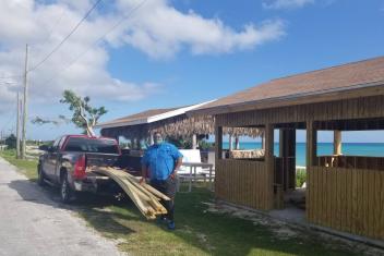 Just as many businesses were about to reopen their doors after Hurricane Dorian devastated much of The Bahamas in late 2019, the pandemic hit, forcing them to shutter a second time. Mercy Corps provided businesses owners with cash grants to help them pay rent and cover their families’ essential needs so they could stay afloat and eventually reopen.
