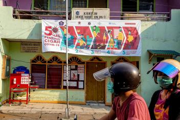 During the early months of the pandemic, our team in Jakarta, Indonesia installed handwashing stations and distributed masks. Community outreach around proper hygiene practices were featured on billboards to help prevent the spread of the virus.