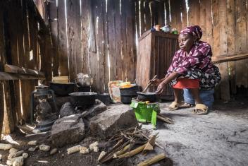 Energy 4 Impact supported women entrepreneurs in Nanyuki, Kenya to sell improved cookstoves that require half the amount of firewood to cook a meal.
