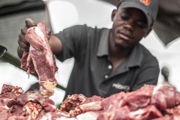 “Food fairs” in Nyankunde reached more than 57,000 people and were organised by Mercy Corps in collaboration with community traders to stimulate economic recovery in the region by supporting local markets.