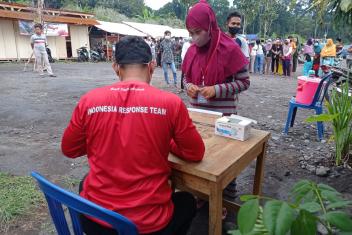 At Penanggal Camp, we delivered cooking kits consisting of rice cookers and water dispensers. Across camps for displaced people, 400 households received the kits.