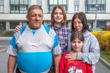 Anjela stands with her father and two daughters. After fleeing their home in Kharkiv, Ukraine, they found shelter in Poland through a Mercy Corps partner organization.
