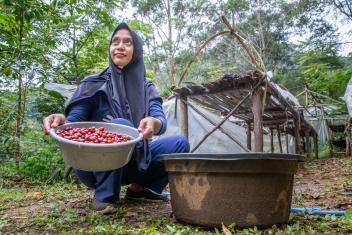 Endah washes coffee beans on her family’s farm in Indonesia. Through Mercy Corps’ program funded by The Starbucks Foundation, she’s learned financial management, bookkeeping, and accounting to help maximize her business profits.