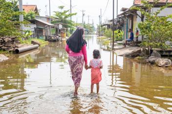 Community members in Indonesia are partnering with Mercy Corps to help adapt their businesses, homes, and villages to withstand ongoing climate challenges like flooding and erosion.