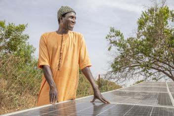 In Senegal, with Mercy Corps’ Energia program, we’re installing solar-powered water pumps to help farmers cut costs, boost banana yields, and create sustainable livelihoods by replacing costly diesel generators with renewable energy.
