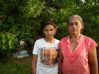 When oriana (right) and her daughter, joelbi, fled to colombia, they found themselves with both less and more than they bargained for: living under a bridge with a large, surrogate family of equally desperate venezuelan refugees.