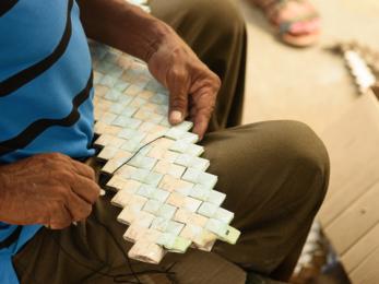 Hands weaving