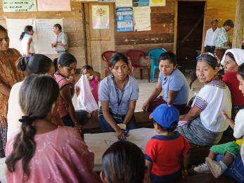 Mediator amanda sacul solicits the opinion of the women at a meeting of san antonio las cuevas to propose a solution to their land conflict with a neighboring community.