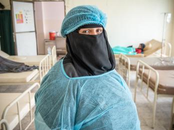 Healthcare worker treats cholera patients at a mercy corps-supported clinic in yemen